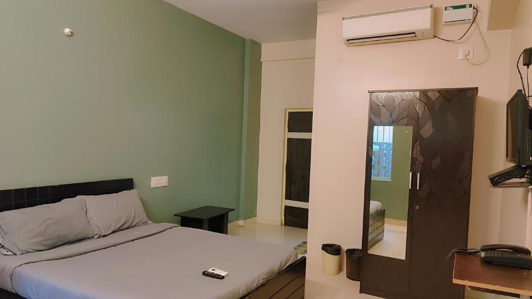 Metro Suites Bangalore Exterior foto